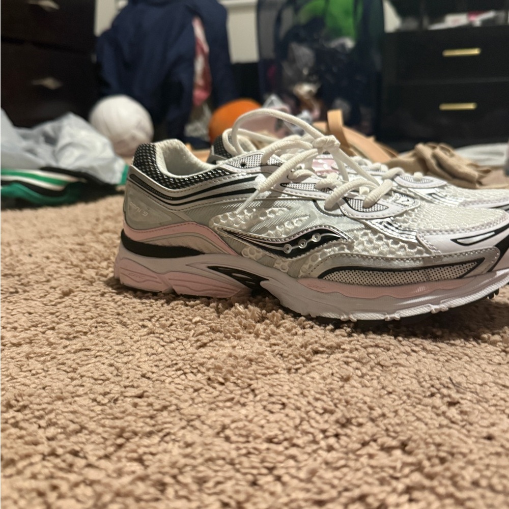 Saucony Women's White and Pink Athletic Shoes
